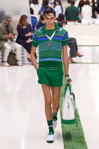 Look 32
